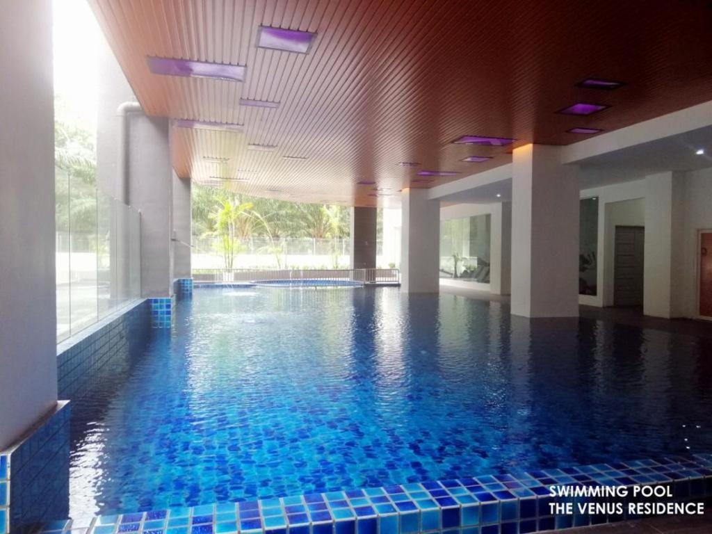 Venus Hollywood Homestay Sitiawan Seri Manjung Eksteriør billede